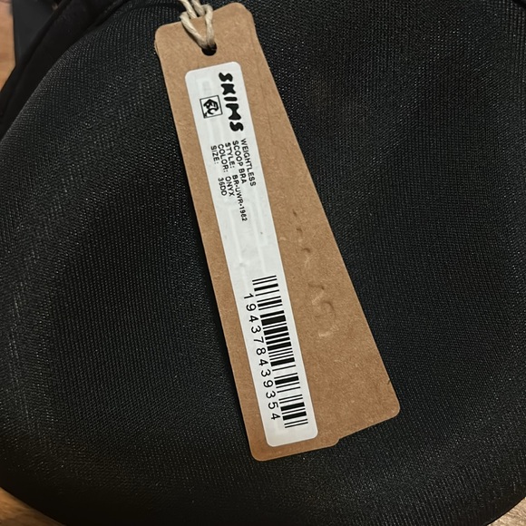 SKIMS WEIGHTLESS SCOOP BRA ONYX 36DD NWT - Picture 3 of 6
